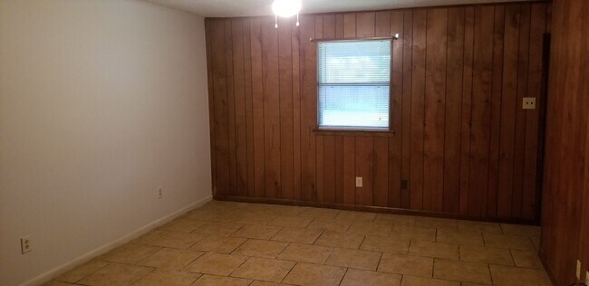 Building Photo - 1515 Pine Drive