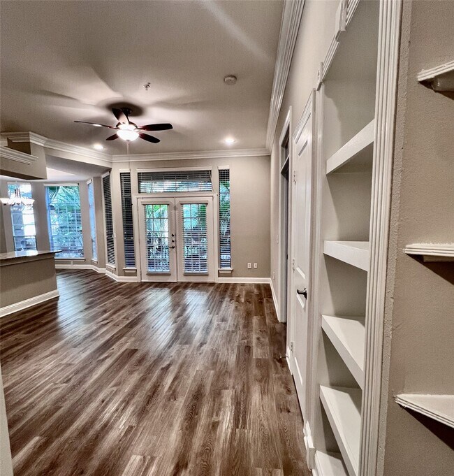 Building Photo - 5353 Memorial Dr