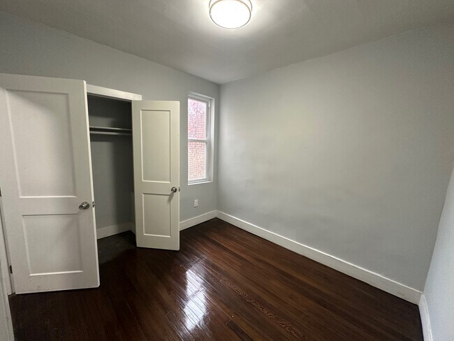 Foto del edificio - 5669 Matthews St