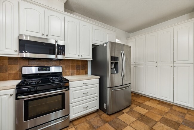 Foto del edificio - 14874 Cygnus Ct