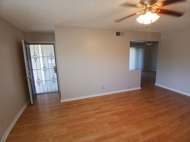 Building Photo - 9952 Vanguard Dr