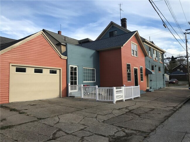 Foto del edificio - 429 Raspberry St