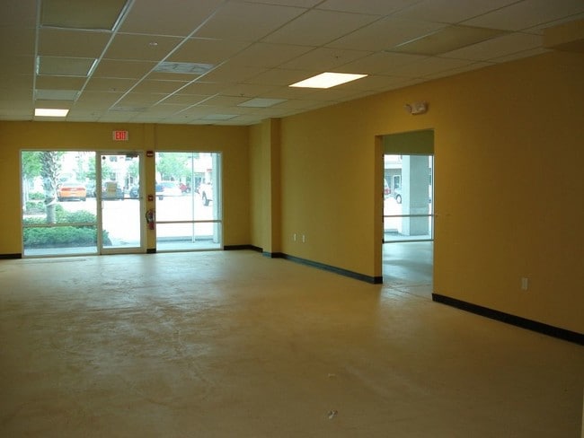 Building Photo - 160 Cypress point D105/106