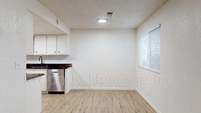 Foto del edificio - 4400 Dogwood Ln