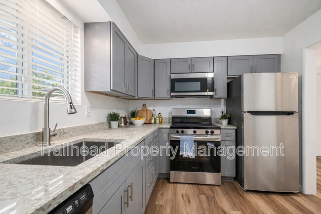 Foto del edificio - 8316 Robinson St