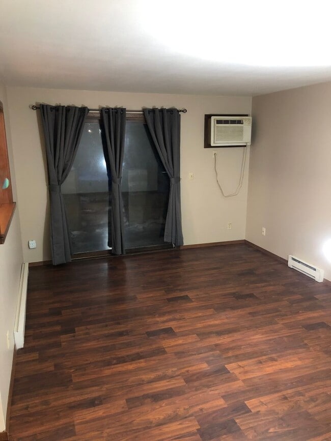 Interior Photo - 4651 GOVERNORS DR