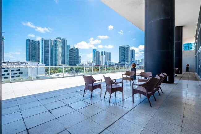 Foto del edificio - 3470 E Coast Ave