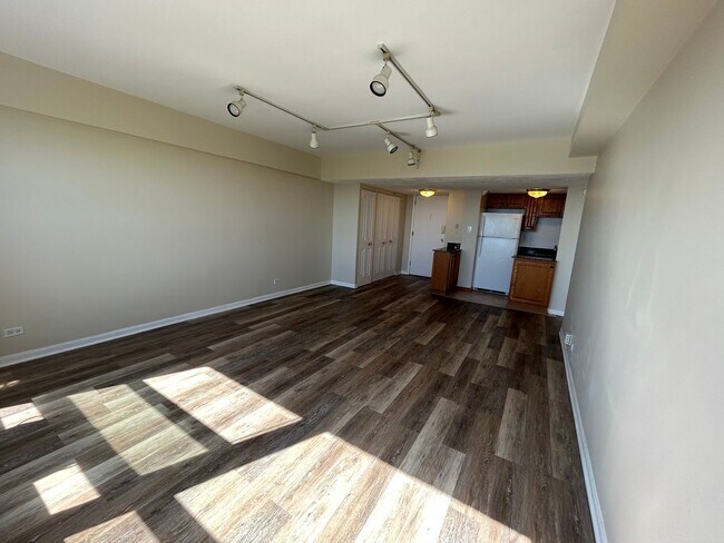 Building Photo - 4180 N Marine Dr