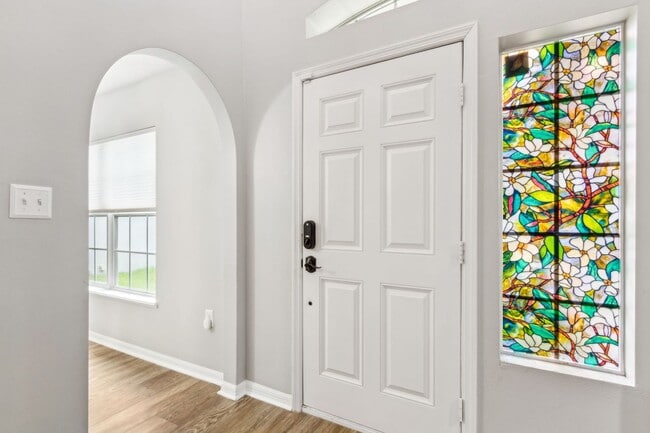 Building Photo - Newly Renovated 4 Bedroom!