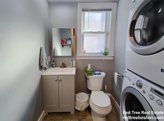 Building Photo - 229 Chestnut Hill Ave