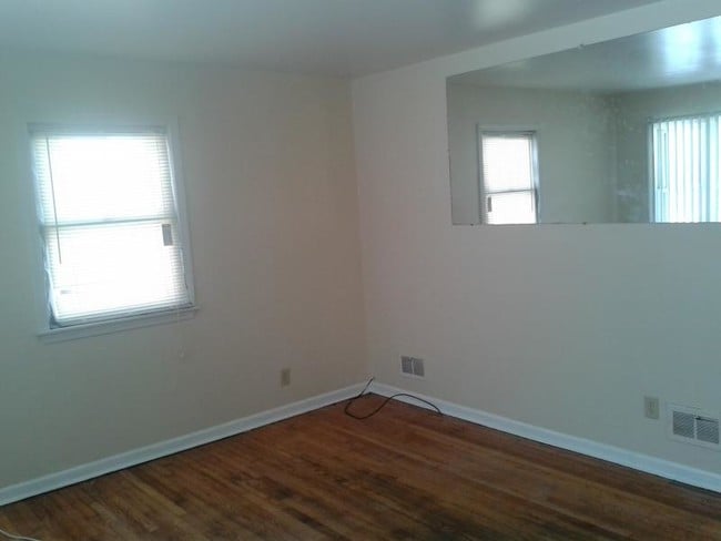 Building Photo - 621 Colfax St