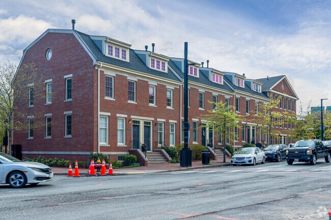 35 Warren Street is located in Boston, MA. - Warren Green Townhomes