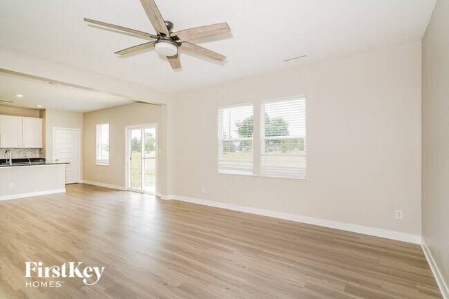 Foto del edificio - 16387 Sedalia Dr