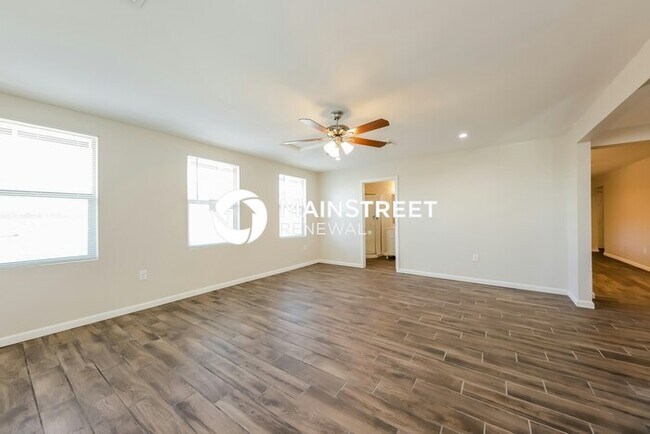 Building Photo - 5 Bedroom Pet-Friendly Home in Glendale, AZ with Main Street Renewal