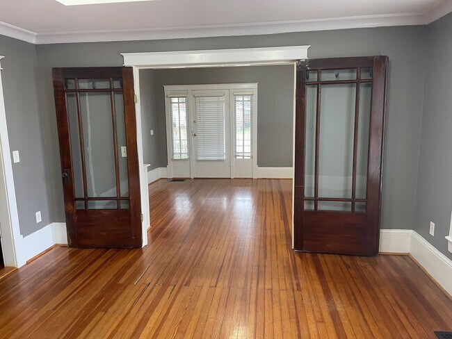 Building Photo - Sylvan Park bungalow, 4508 Park Ave.  2br,...