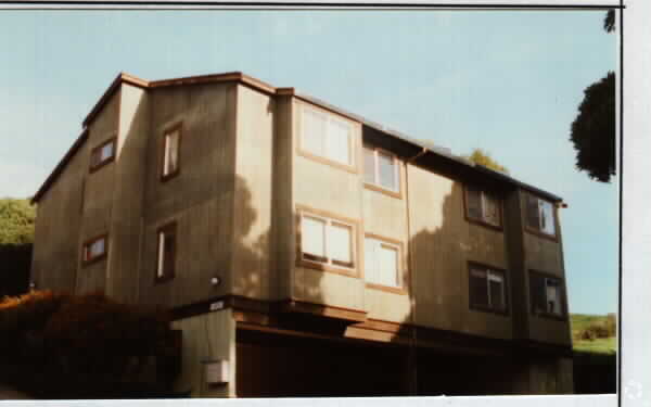 Building Photo - 4551-4553 Appian Way