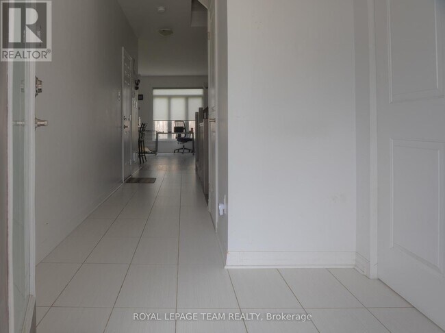 Photo du bâtiment - 174 Hawkshaw Cres