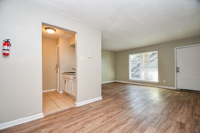 Foto del edificio - 7906 Prestwood Dr