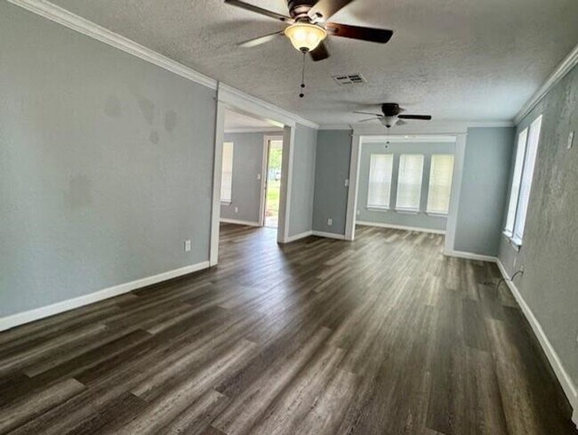 Building Photo - 502 NW Euclid Ave