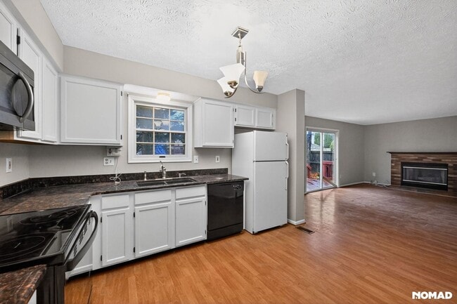 Building Photo - 8204 Coneflower Way