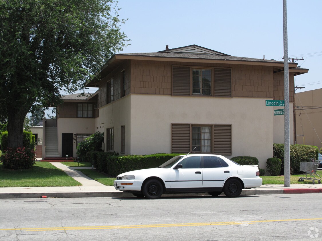 Primary Photo - 2100 N Lincoln St