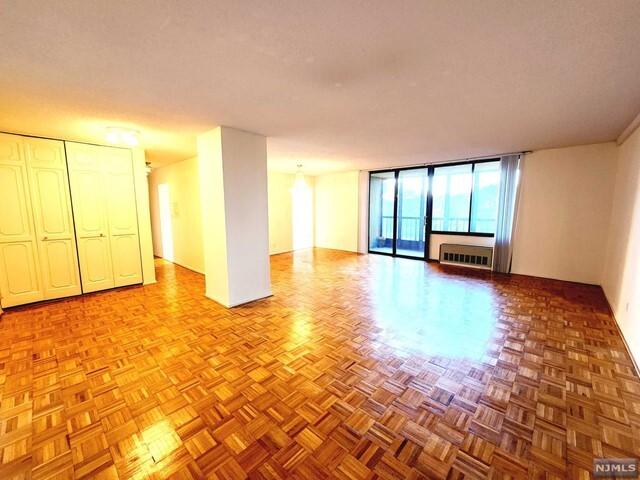 Foto del edificio - 300 Winston Dr