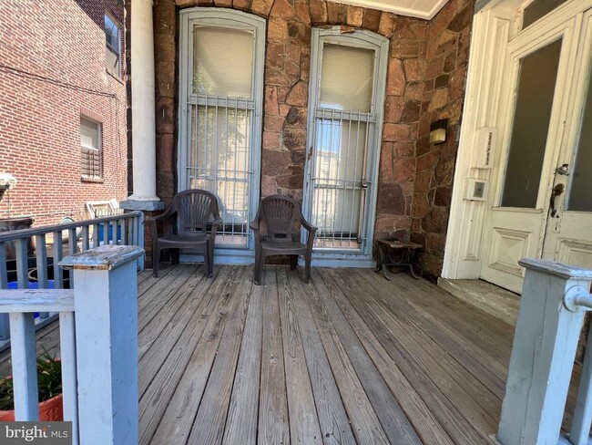 Building Photo - 521 S 41st St