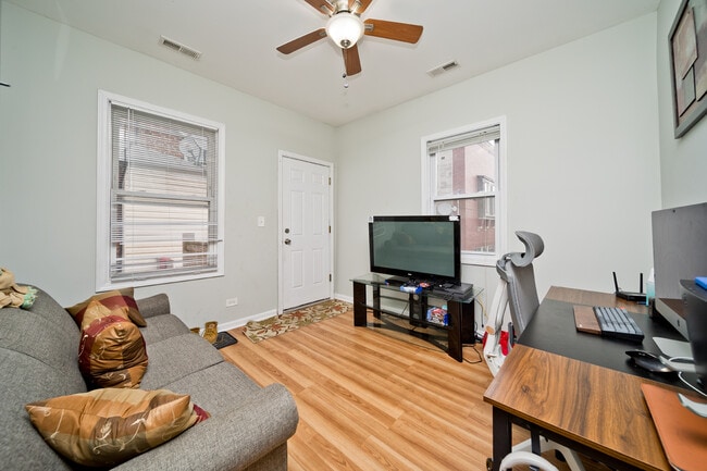 Building Photo - 1431 W Flournoy St