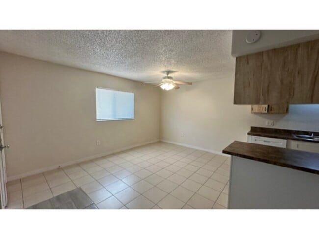 Building Photo - Washer &amp; Dryer Included! 2 Bedroom 2 b...