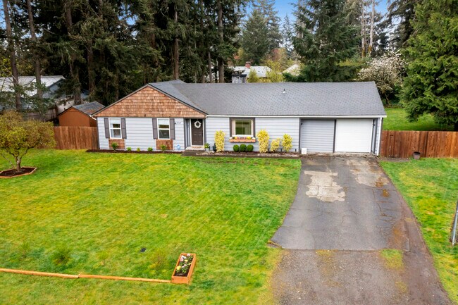 Foto del edificio - 5824 Hillcrest Dr SW