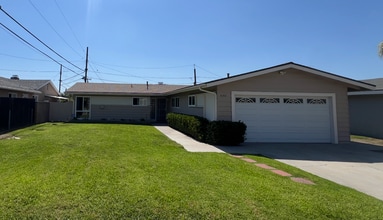 Building Photo - 6302 San Lorenzo Dr