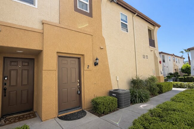 Foto del edificio - Updated Spacious 2 Bedroom Condo with attached garage in West Murrieta