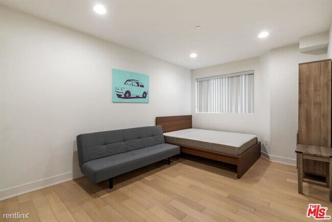 Building Photo - 600 S Ridgeley Dr