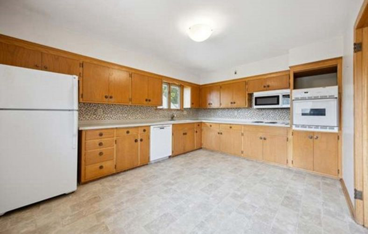 Large open kitchen - 5707 Goodrich Ave