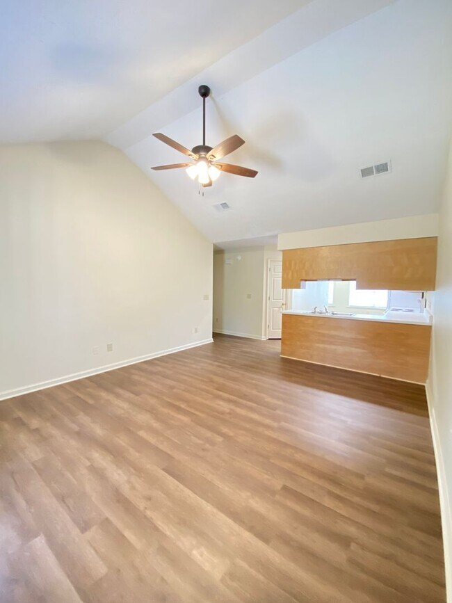 Foto del edificio - Available in August!