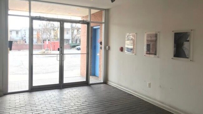 Main entrance - 1011 Hunter St