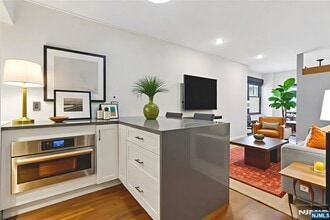 Building Photo - 3050 Edwin Ave