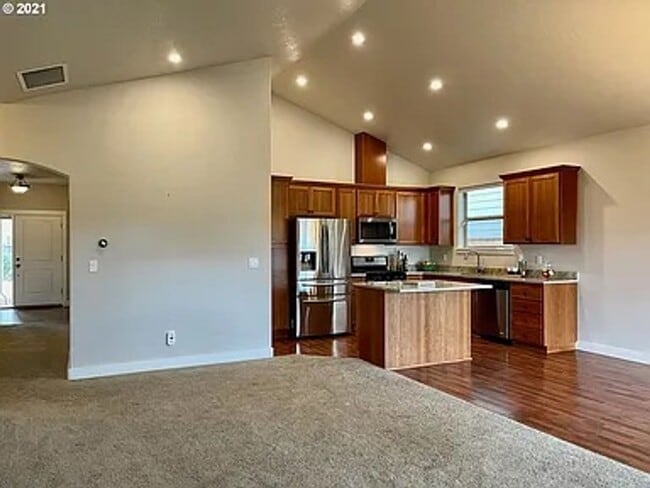 Building Photo - Newer, single level home with double garage
