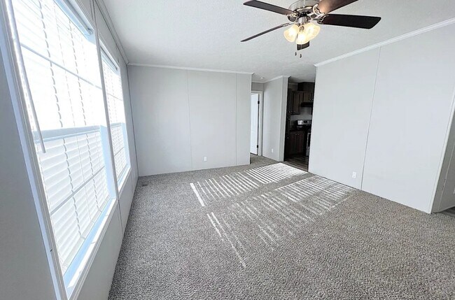 Foto del edificio - 6581 Hillcrest Dr