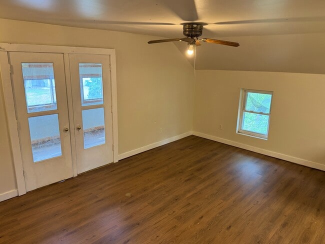 Building Photo - 530 Simon Ave W