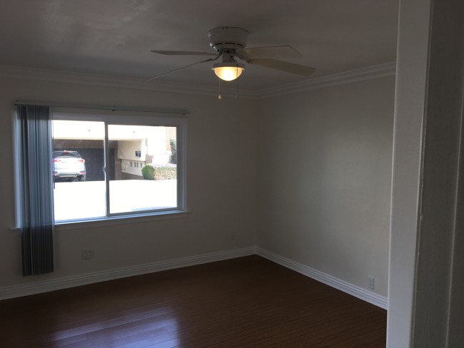 Bedroom - 2022 Manhattan Beach Blvd