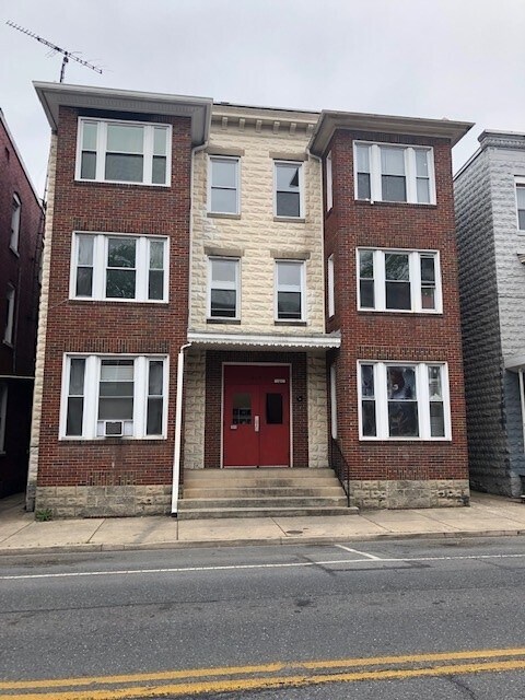 Building Front - 419 S Potomac St