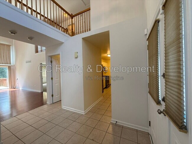 Foto del edificio - 74 Odyssey Dr