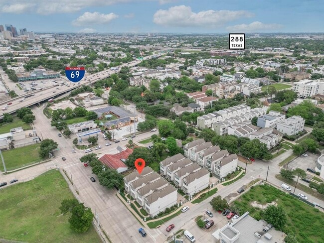 Building Photo - 4711 San Jacinto St