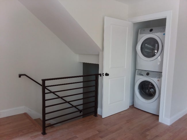 Building Photo - 2 Judge Street Path