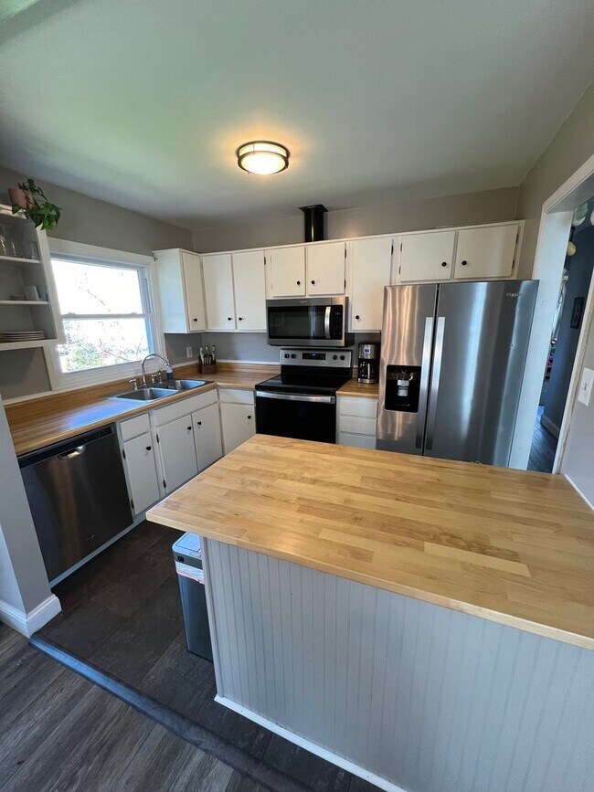 Building Photo - 3 bedroom House- Boalsburg