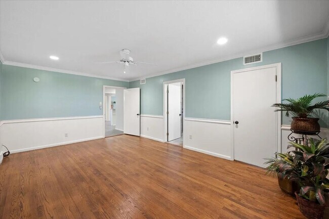 Foto del edificio - 1215 Columbia Cir