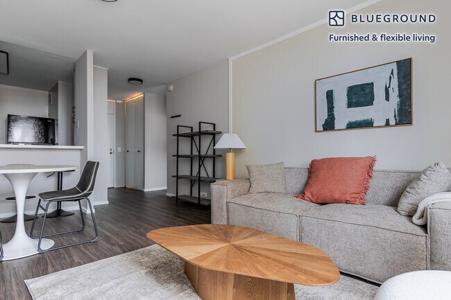 Foto del edificio - 3450 N Lake Shore Dr