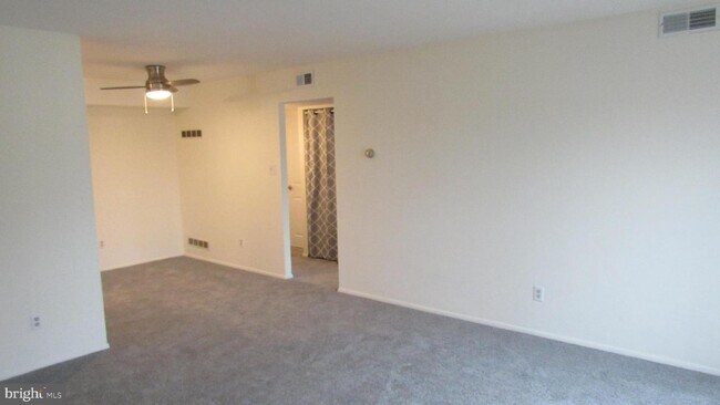 Building Photo - 5200 Hilltop Dr