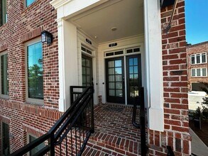 Building Photo - 519 Burton Dr